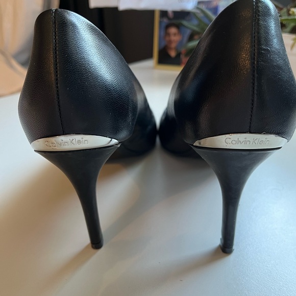 Calvin Klein black pumps - Picture 4 of 4
